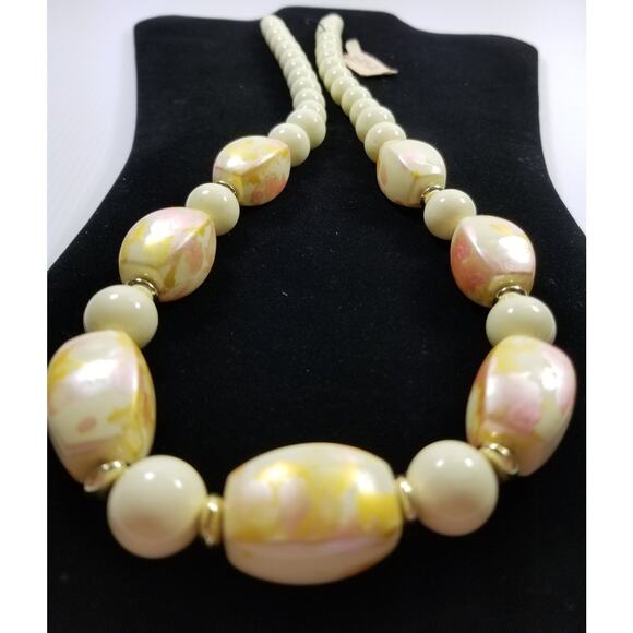 Coro Cream Marbleized Graduated Beaded Signed Vintage Single Strand Necklace - Picture 9 of 10